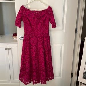 EUC Beautiful cranberry lace Teri Jon dress in size 8.